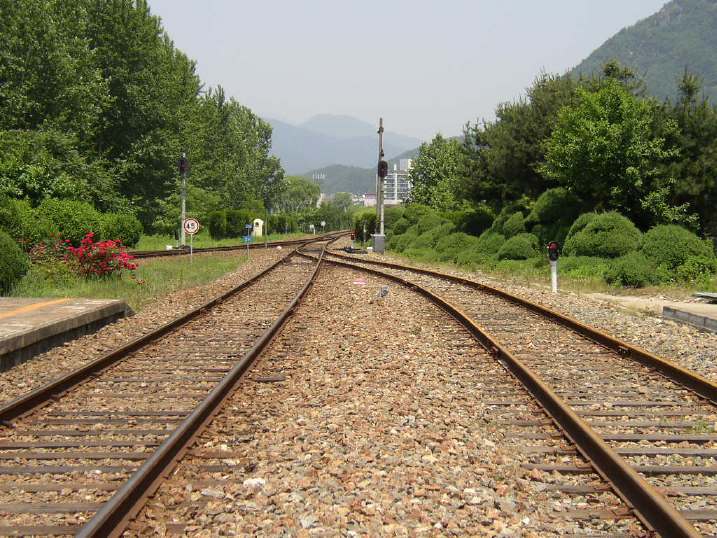 列車が過ぎ去った後の線路